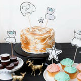 Lifestyle shot of harlow and grey's paper topper on birthday cake¨